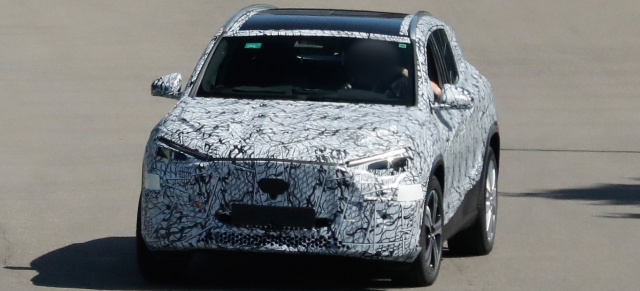 Mercedes-Benz Erlkönig: Erstmals erwischt: Mercedes-Benz GLA Prototyp für 2026