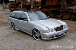 Heilung durch Tuning: Tieferlegungs-Therapie am E55 AMG T-Modell: Man sagt, er habe magische Säfte (Mercedes S210 E55)