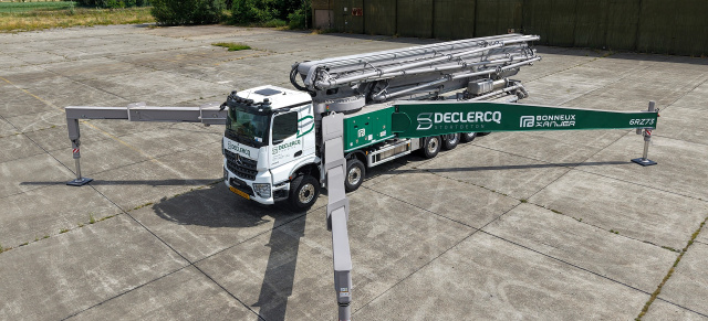 Gigantische Betonpumpe auf 7-achsigem Mercedes-Benz Arocs: Einzigartiger Mercedes Arocs