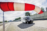 Mercedes-Benz Assistenzsysteme: Sicher in die weite Welt hinaus: Reisemobile auf Basis Mercedes-Sprinter mit Seitenwind-Assistent