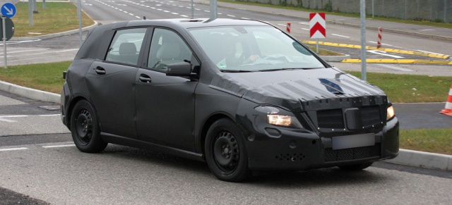 Mercedes Erlkönig: B-Klasse 2011 erwischt!: Mit der neuen B-Klasse will Mercedes-Benz den Golf angreifen