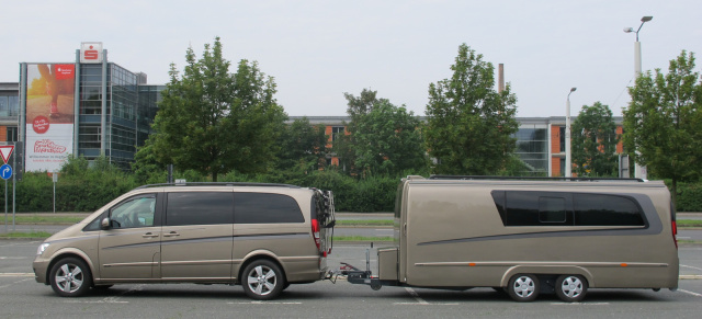 Do-it-yourself-Wohnmobil mit Stern und smart Roadster inside: Kongeniales Gespann: Mercedes-Viano mit Eigenbau-Trailer im Viano-Look