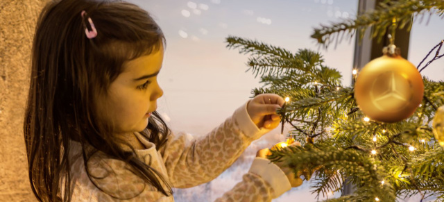 Weihnachtsgeschenke mit Sternenglanz: Weihnachtliche Sternstunde: schöne Bescherung mit den Mercedes-Benz Christmas Stars 2016