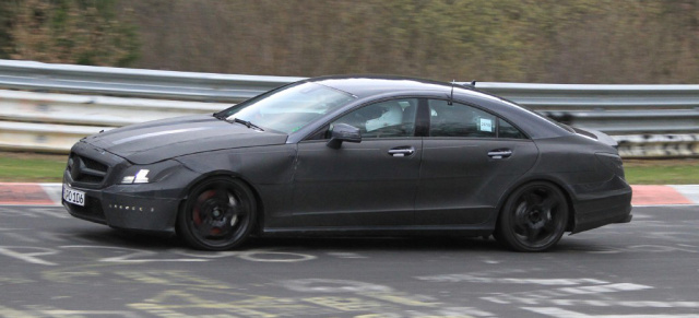 Erwischt: 2011 Mercedes CLS 63 AMG Erlkönig: Der Mercedes-Fans.de-Erlkönigjäger hat das kommende viertürige Coupé (C219) am Nürburgring erwischt