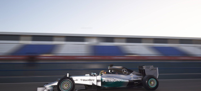 Silberpfeil in Fahrt: Der neue Mercedes F1 W05 im Video mit Sound: Filmaufnahmen vom Shakedown aus Silverstone bringen den Mercedes F1 W05 zu Gehör