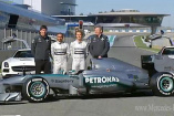 Offiziell: Das ist der neue Mercedes Silberpfeil F1 W04 (Fotos, Video): MERCEDES AMG PETRONAS präsentiert den neuen Dienstwagen von Nico Rosberg und Lewis Hamilton 