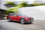 Weltpremiere in Paris:‭ ‬Mercedes-Benz E-Klasse All-Terrain: Mercedes‭  ‬E-Klasse All-Terrain:‭ ‬Der neue Weggefährte für‭  ‬Familie,‭ ‬Freizeit und Feldwege.‭ 