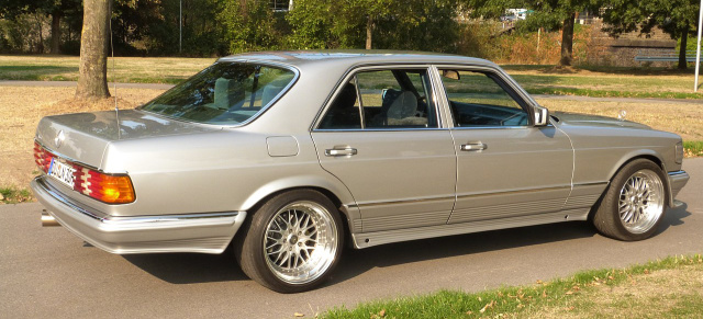 Pottoriginal: Mercedes-Benz 500 SE (W126) mit Feintuning: S-Klasse-Renner im silbernen Smoking