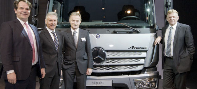 Premiere des Mercedes-Benz Atego : Nach dem neuen Actros für den Fernverkehr, dem Antos für den schweren Verteilerverkehr und dem Arocs für den Bauverkehr kommt nun der Spezialist für den leichten Verteilerverkehr - der neue Mercedes-Benz Atego. 