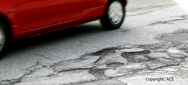 Au Backe, Gefahr und Kosten durch Straßenkaries: Wer bezahlt bei Schäden durch Schlaglöcher?