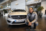 "Hallo, ich bin der Lewis!" Neu-Silberpfeil-Pilot  Hamilton fährt den neuen CLA: Der neue Silberpfeil-Pilot Lewis Hamilton besuchte auch das Mercedes-Museum und AMG in Affalterbach